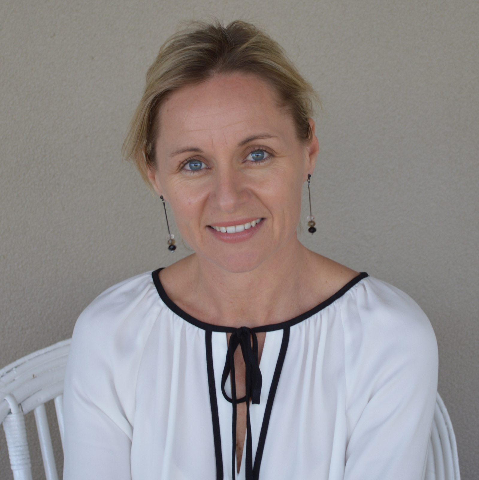 MelissaBowman plain bg